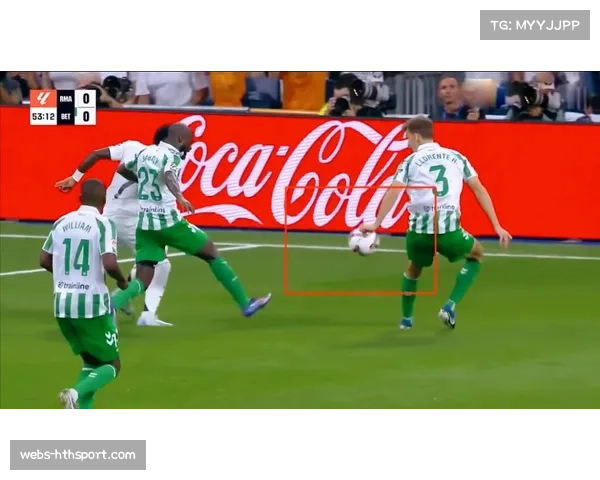 维尼修斯伯纳乌角旗区起舞庆祝，皇马球迷高呼巴西前锋名字